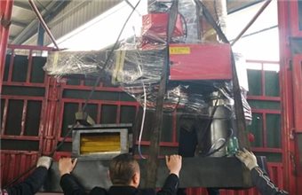成都王经理采购的Z3040摇臂钻床完成装车