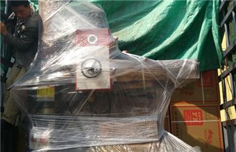 青海西宁李经理采购的Z3040摇臂钻床成功装车